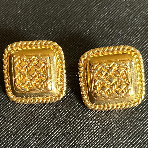 Vintage Monet Square Golden Tone Clip On Earrings - Picture 3 of 9